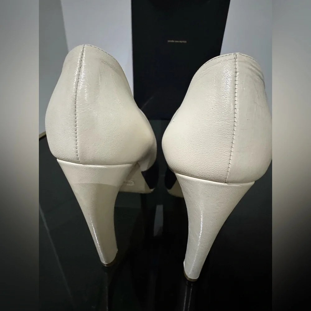 Dries Van Noten ecru leather with black fabric.designers signature curved heel. - Picture 14 of 14
